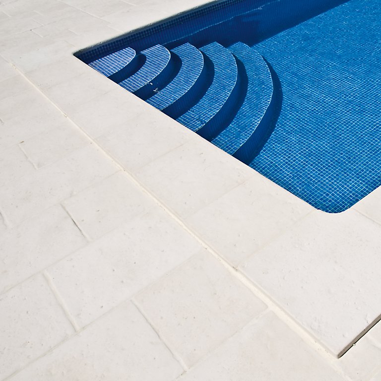 suelos para rodear tu piscina leroy