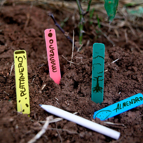 25 etiquetas de plástico para plantas 10 cm con lápiz