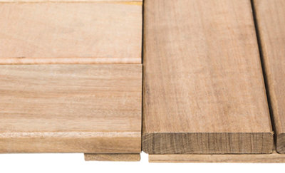 Baldosa de madera de pucté para exterior 50x50 cm · LEROY MERLIN