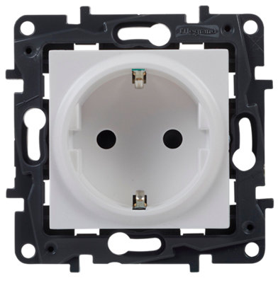 Enchufe LEGRAND Niloé Step blanco