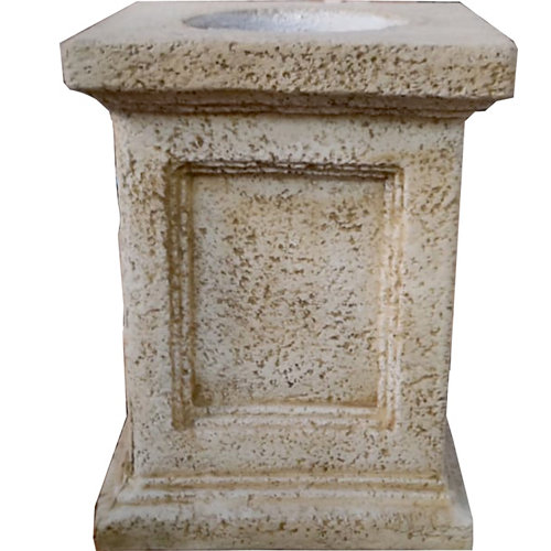 Figura decorativa pedestal colonial de 44 cm ocre