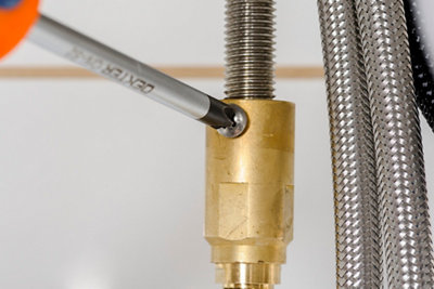 Cómo sustituir el grifo de la cocina · LEROY MERLIN