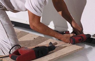 Cómo instalar una cubierta de policarbonato · LEROY MERLIN