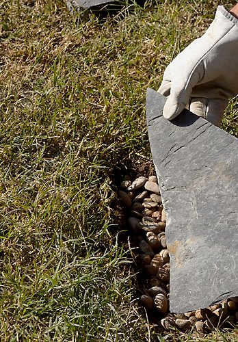 realiza un camino con piedras en el