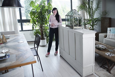 El mueble restaurado para el salón de Laura