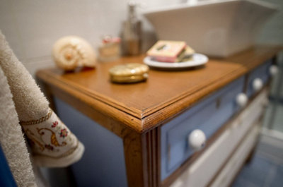 El mueble vintage del baño de Lorena