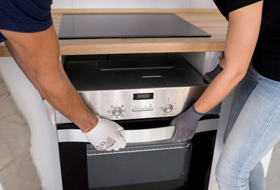 Instalar una placa de cocina y un horno · LEROY MERLIN