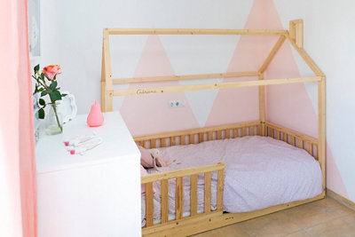 La cama en forma de casa de José
