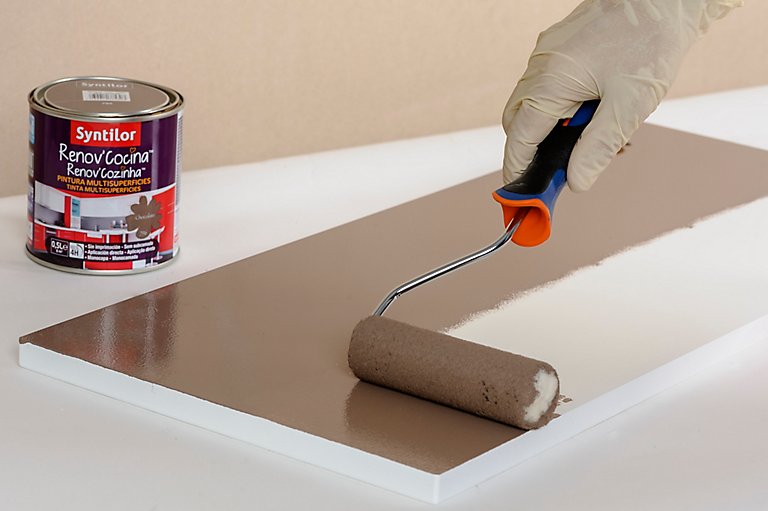 válvula Esperar algo atlántico Cómo pintar muebles de madera con esmalte · LEROY MERLIN
