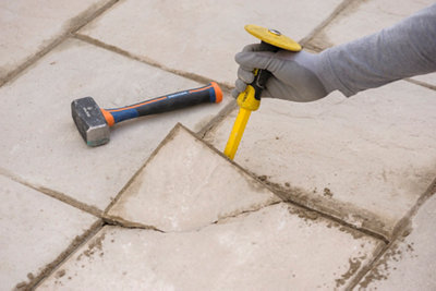 Reparar goteras en azoteas y fachadas · LEROY MERLIN