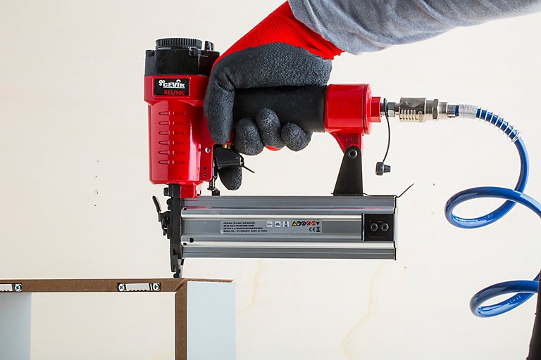 Aprende A Utilizar Una Pistola De Clavos Leroy Merlin